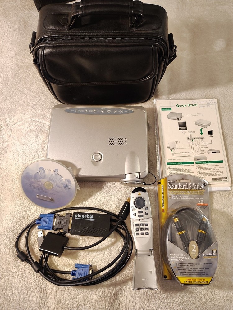 Optoma EP735 EzPro DLP Projector Powers On Carrying Case Remote Bundle Cables