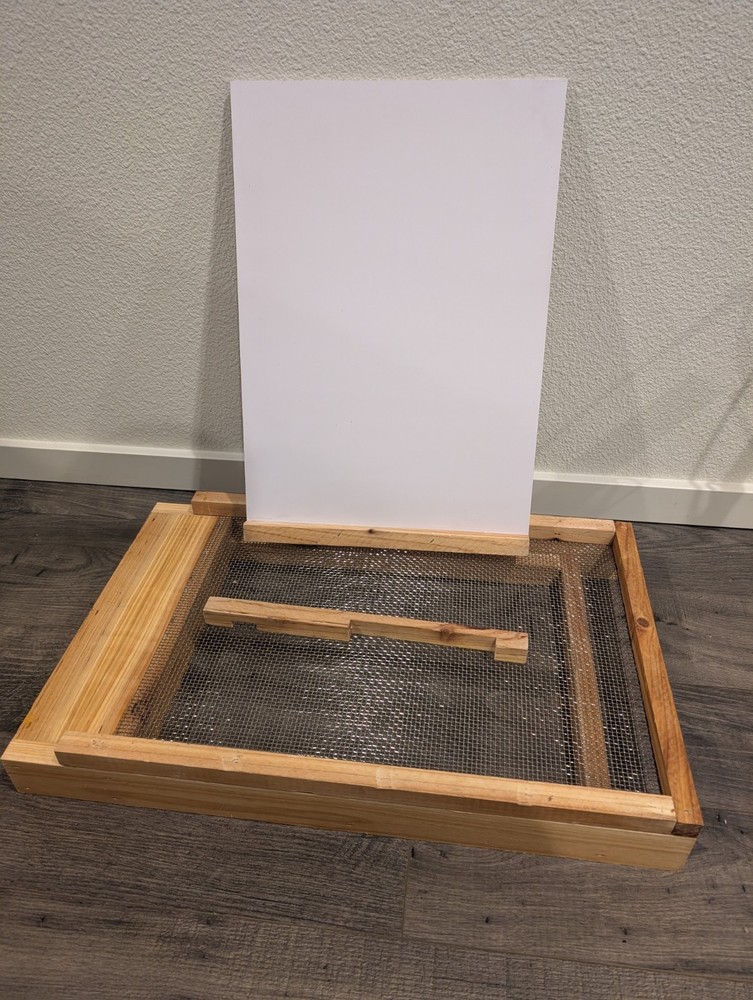 Bee Castle 8/10-FRAME MESH BOTTOM BOARD Beekeeping