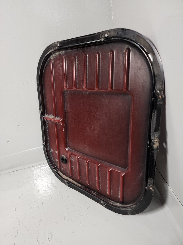 2019 Mack Anthem Floor panel Access