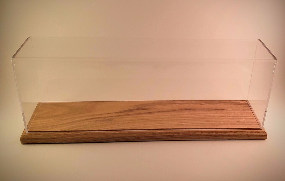18" O Scale Model Train Display Case, Oak Base