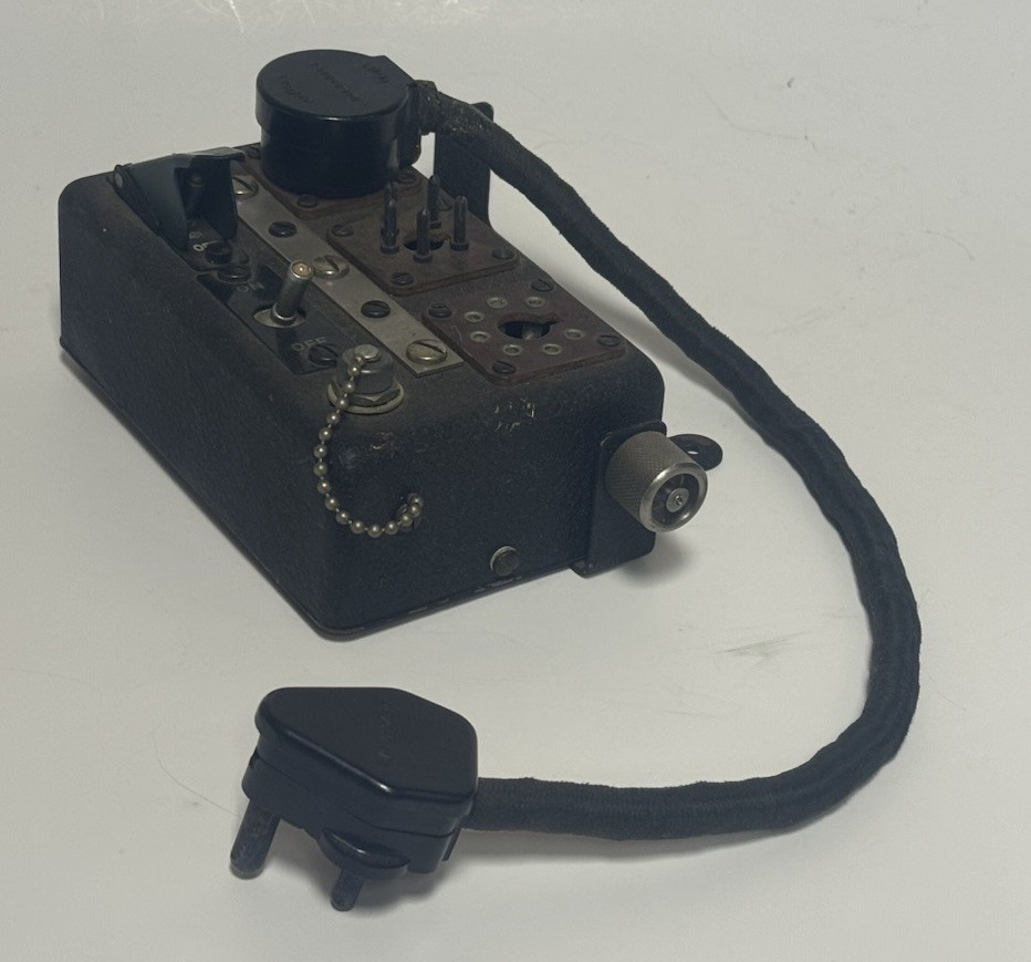 World War II AIRPLANE IFF CONTROL UNIT CZR-23ABG - Navy