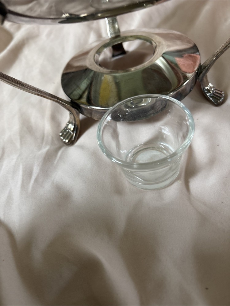 Silverplate Over Copper Covered Chafing Dish & 2QT Pyrex Insert-12” T