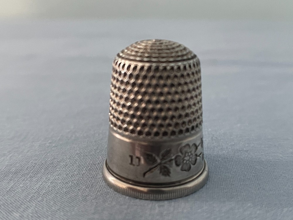 Antique Simons Bros Flower Sterling Silver Primrose Thimble