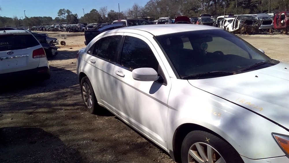 200 2014 High Mounted Stop Light 104799431