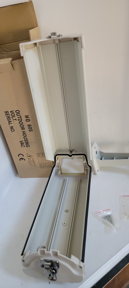 Evertech Housing CCTV Camera Box Weatherproof - Missing one screw