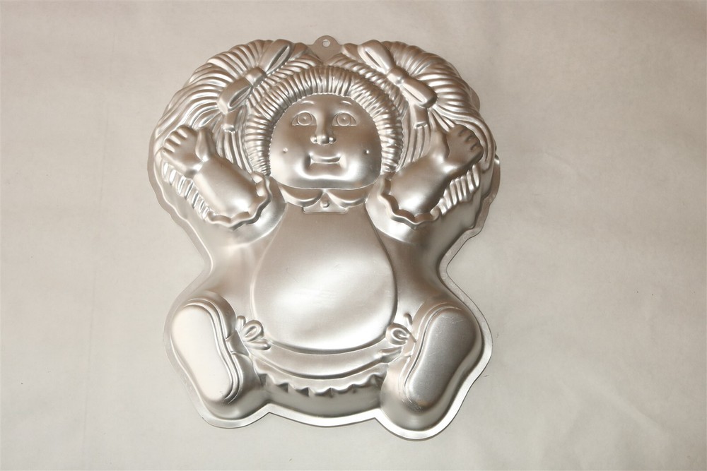 WILTON - Cabbage Patch Kid Doll Cake Pan