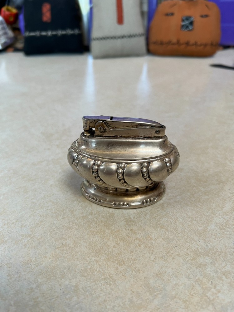 Vintage 1940's Ronson Crown Table Lighter - Silverplated