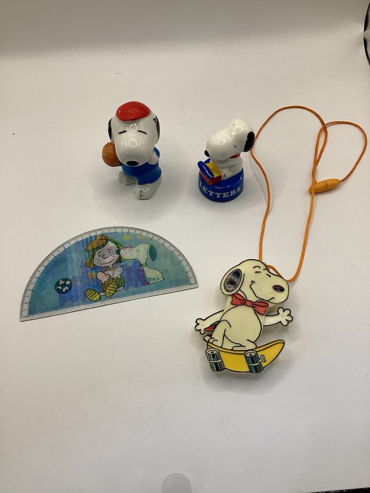 Vintage 80s Peanuts Snoopy Pull String Motion Skateboarder, Figures & Protractor