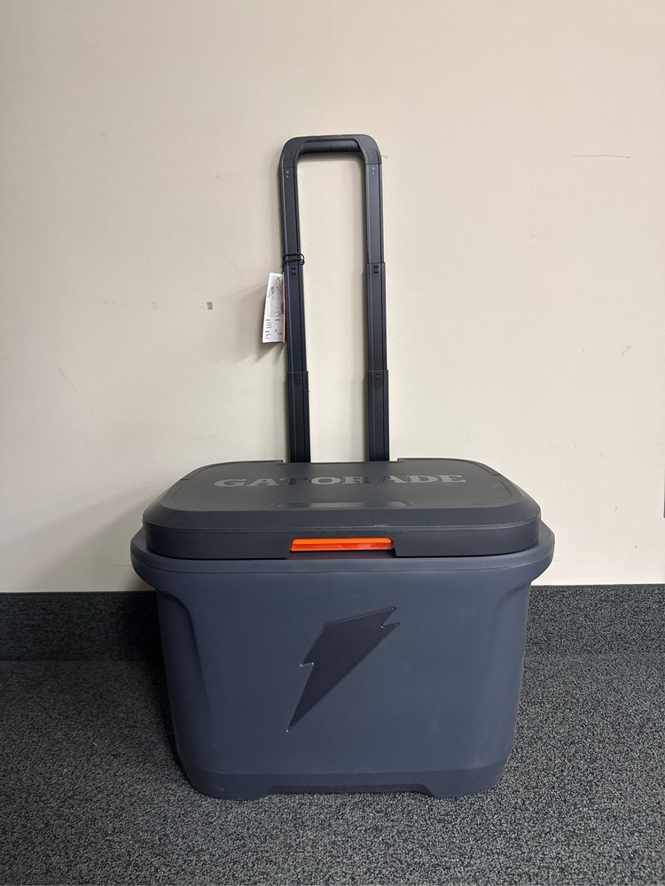 Gatorade 50 Quart Huddle Rolling Cooler