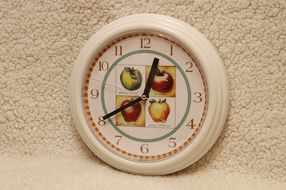 APPLES CLOCK  9" MINT NEW IN BOX