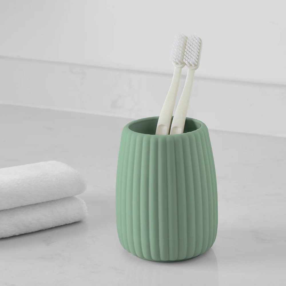 Rubberized Plastic Ribbed Toothbrush Holder in Green