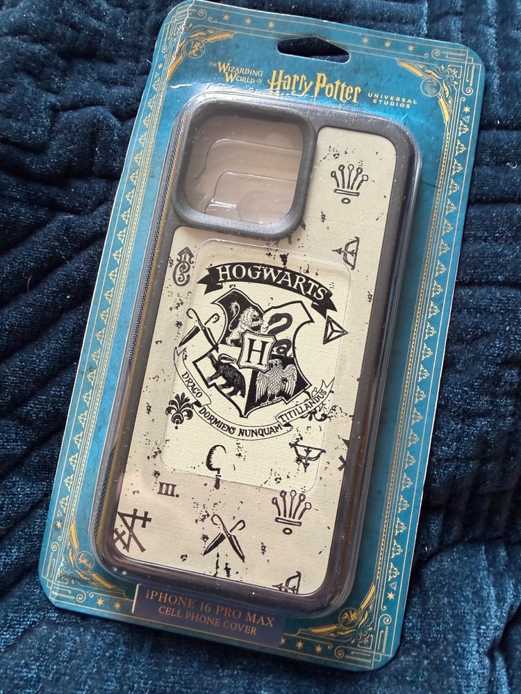 Harry Potter  Universal Studios Orlando - Hogwarts Crest iPhone 16 Pro Max Case