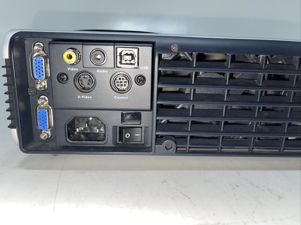 Benq PB7100 DLP Projector Read Description