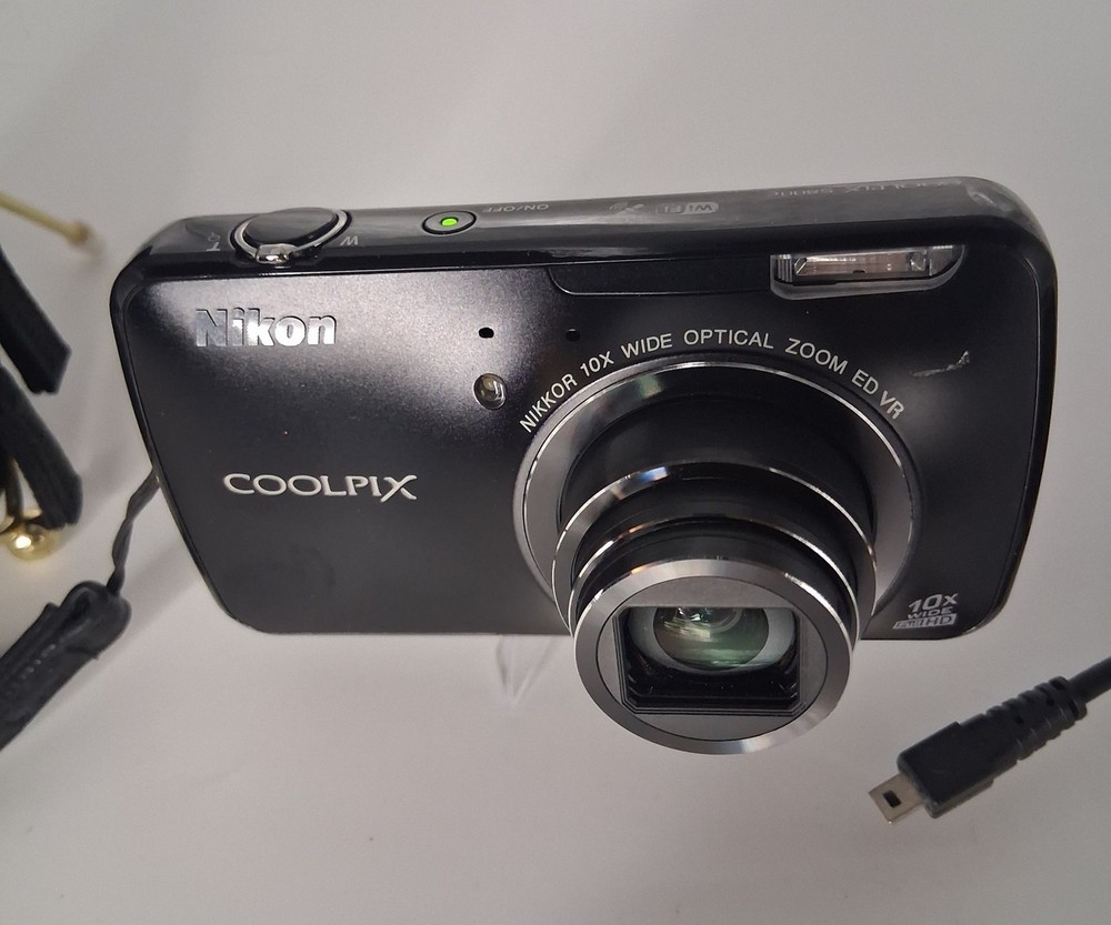 Nikon Coolpix Compact Touchscreen Digital Camera S3500 20MP (TESTED WORKS)