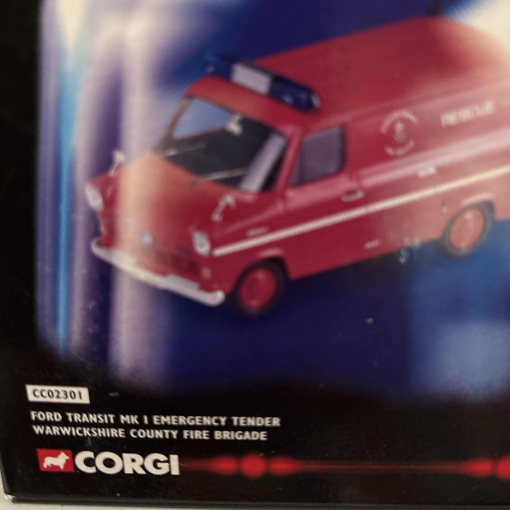 Corgi CC02301 FORD TRANSIT .WARWICKSHIRE FIRE BRIGADE.
