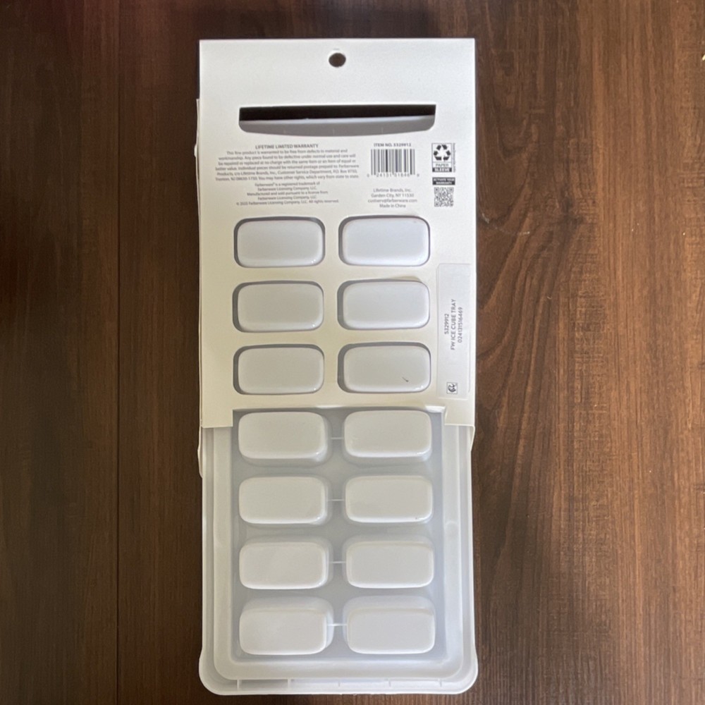 Farberware Covered Stackable Ice Cube Tray White Plastic 12-Hole Dishwasher Safe