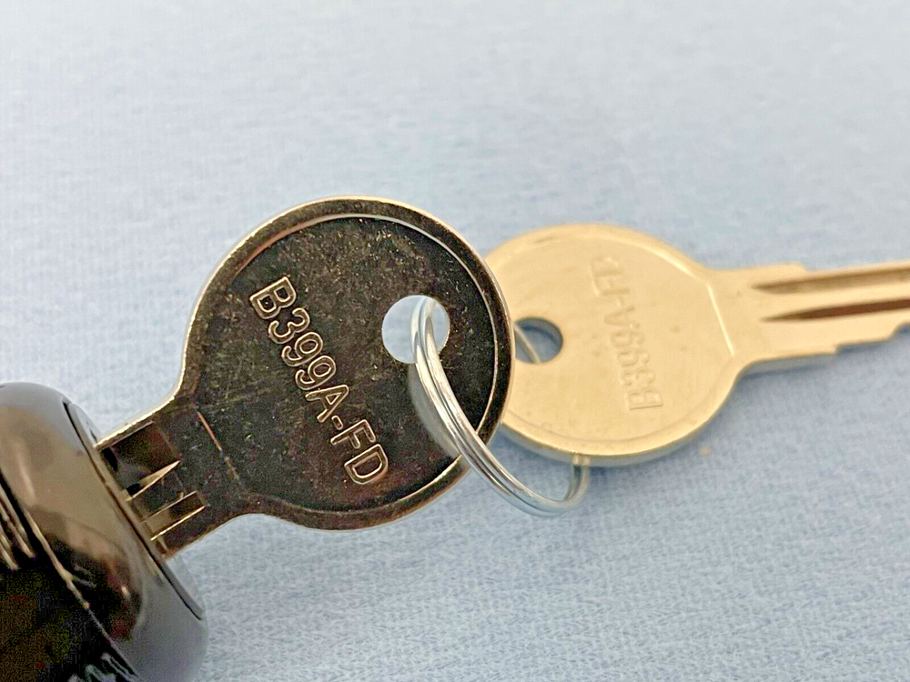 Middle Atlantic Rack & UTB KYLK Universal Replacement Front Door Key & Lock Set