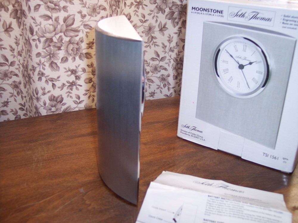 NEW SETH THOMAS MOONSTONE SOLID ALUMINUM DESK CLOCK MODEL TSO1561W/ENGRAVE PLATE