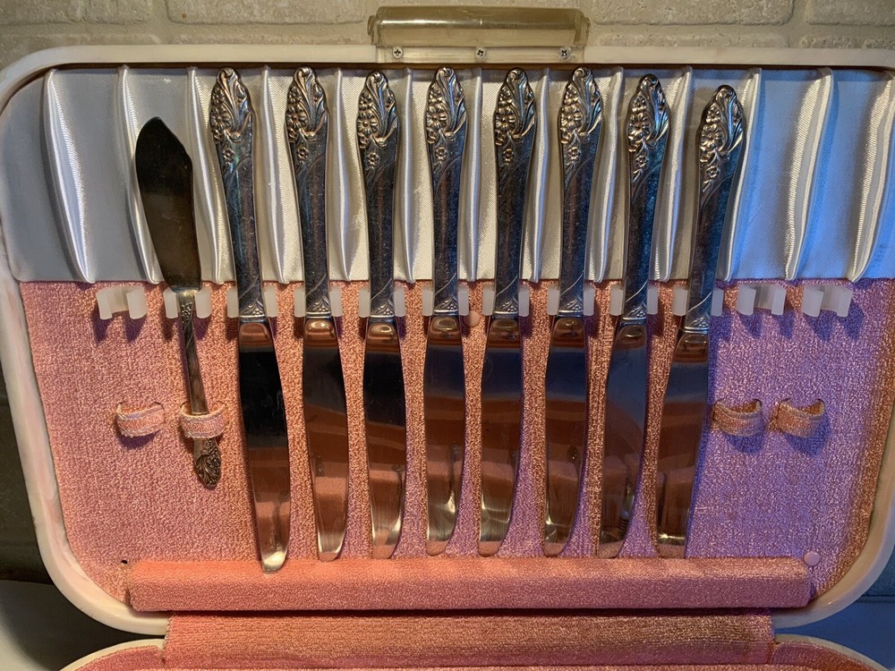Oneida Community Flatware 51 Pieces With Plastic Footed Chest