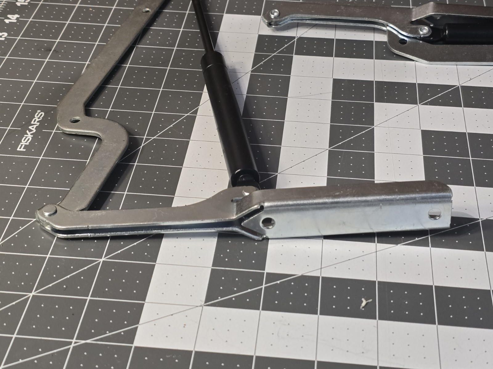 Original Keter NPS Piston Hinge For Keter Storage Boxes, New Lot Of 2