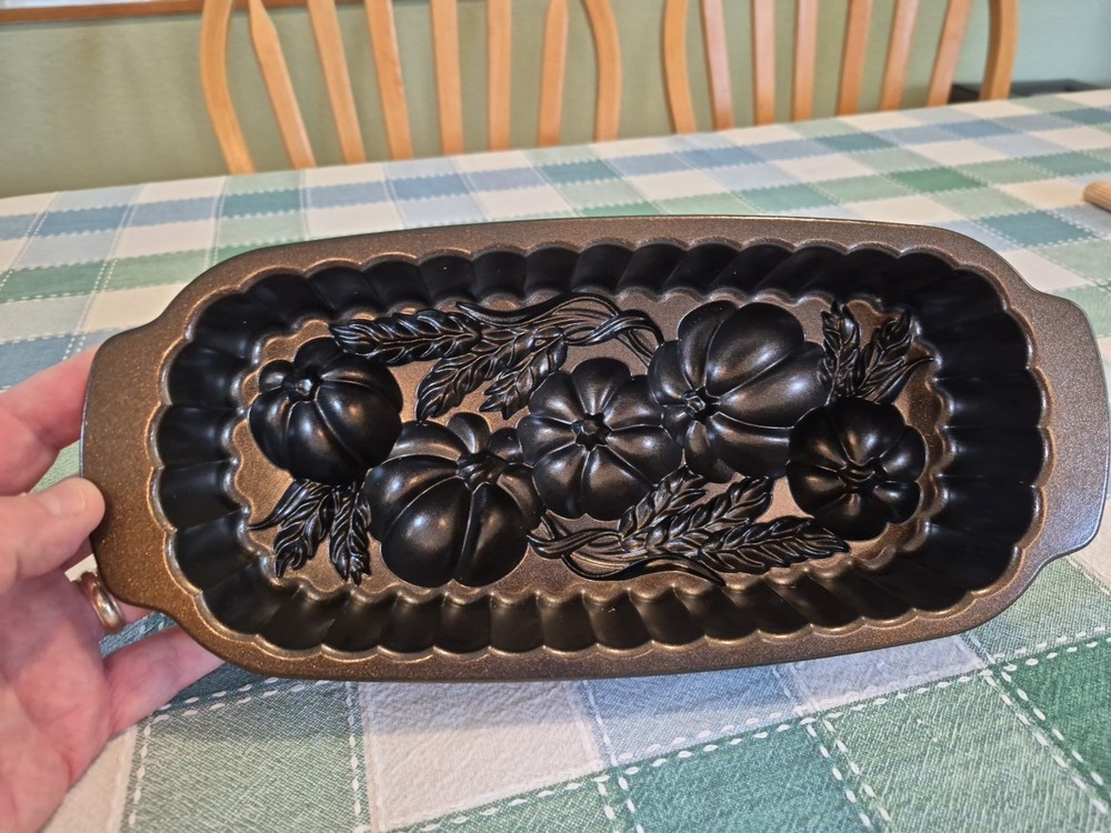Nordic Ware Pumpkin Wheat Loaf Pan 6-cup With Case