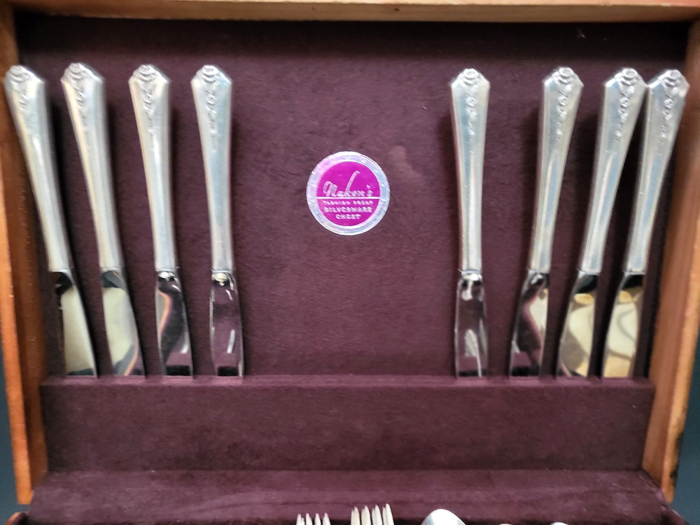 Holmes & Edwards Inlaid I|S Spring Garden -57 piece Silverware Set Naken's Chest