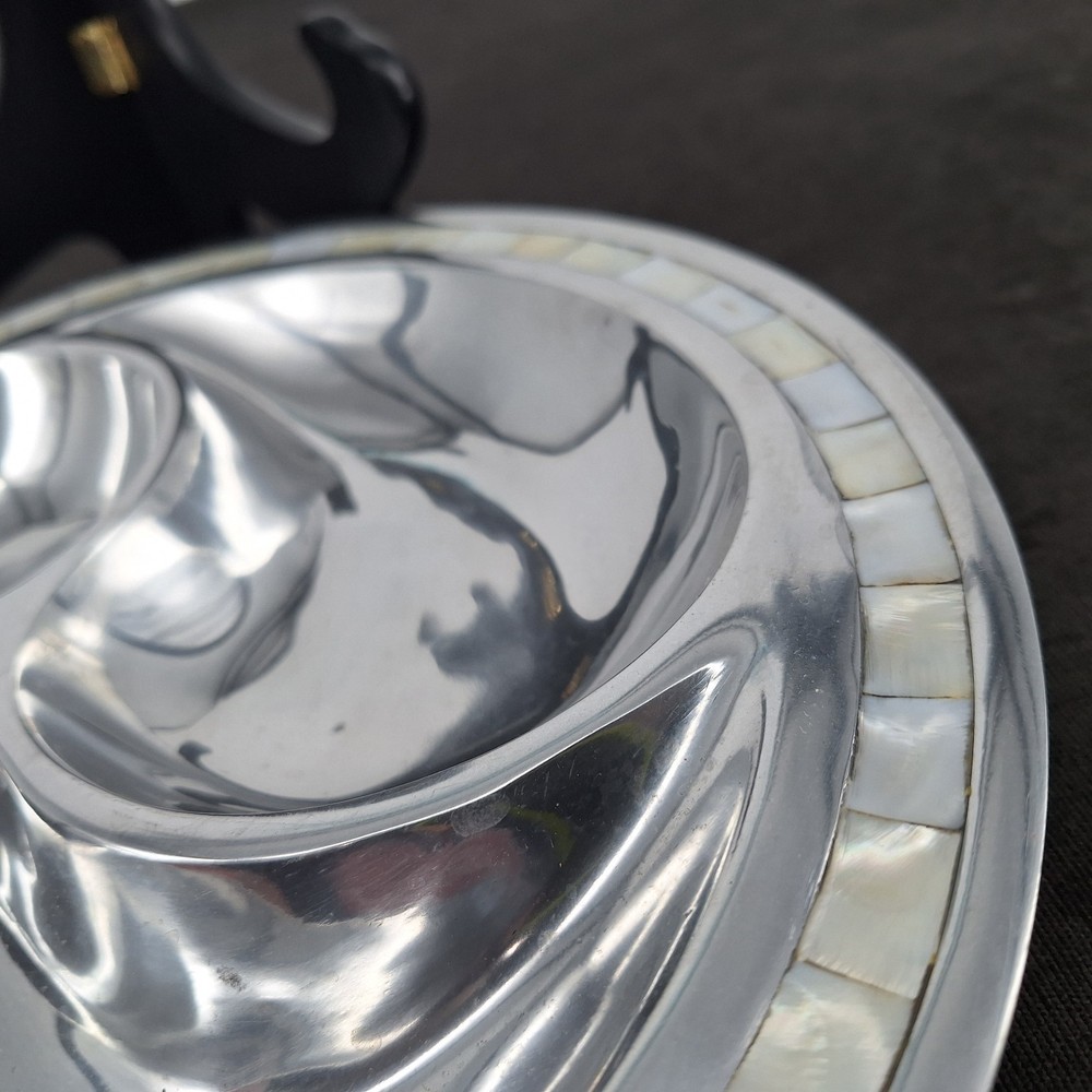 Towle Silversmith 12" Divided Bowl Mother of Pearl inlaid edge Made in India