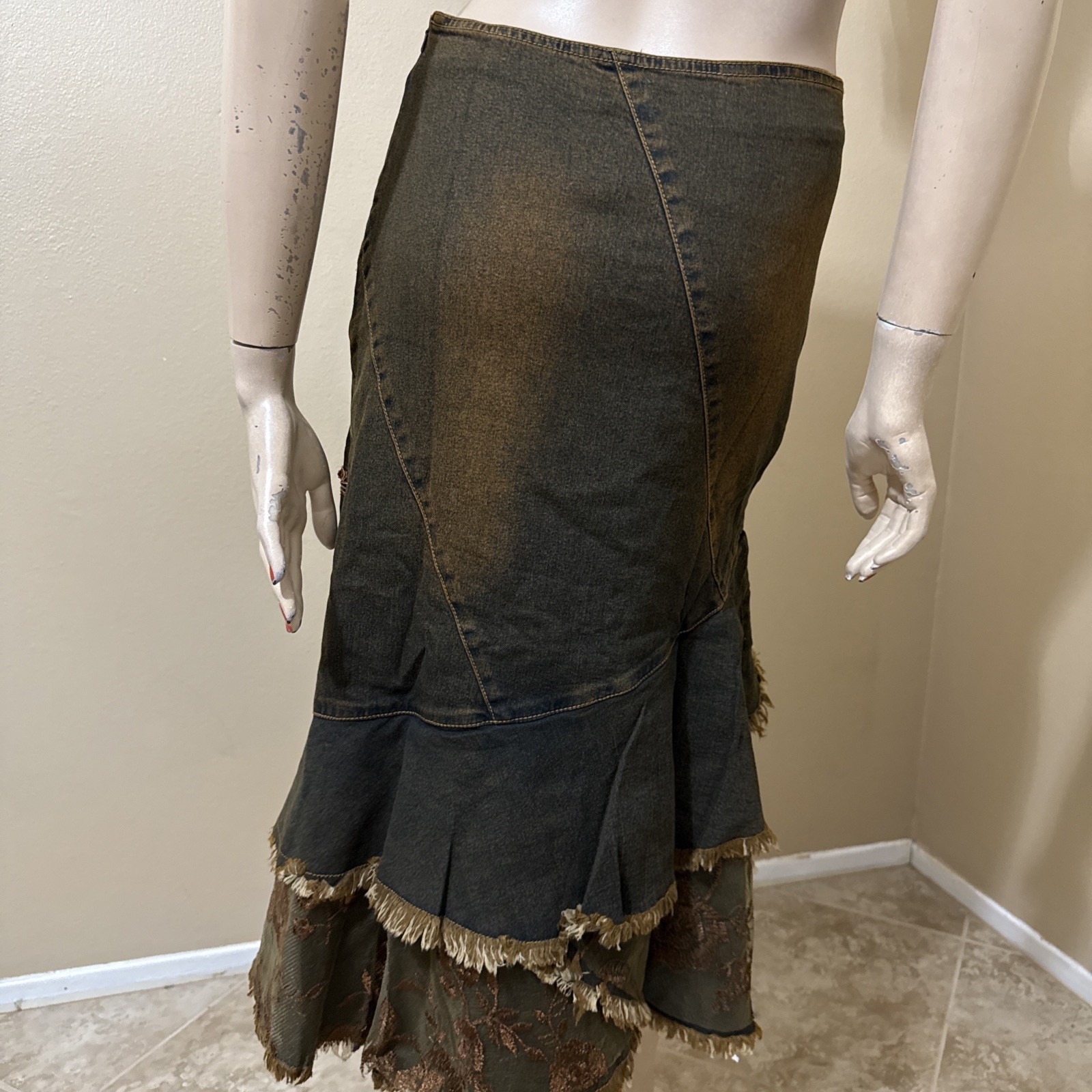 Women’s Brown Denim Cotton Stretch Boho Beaded Lace Zip Size M(6-8) Skirt 3716