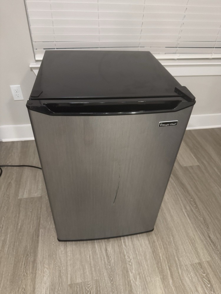 Magic Chef 4.2 Cu. Ft. Mini Fridge – Gray – Excellent Condition