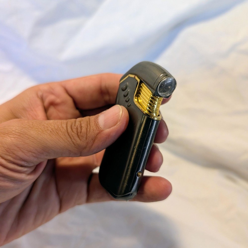 Retro Sci-Fi Design Refillable Pocket Cool Lighter