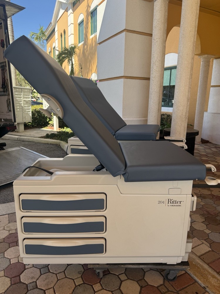 Midmark Ritter 204 Examination table