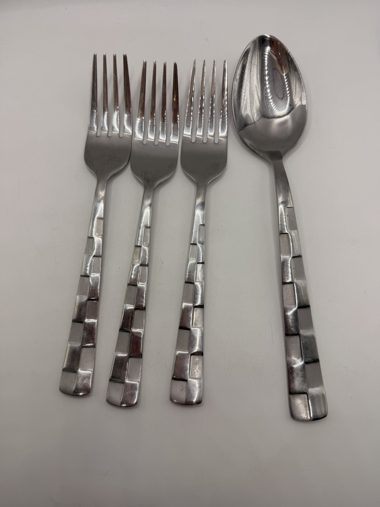 17-Piece Stainless Steel Flatware Set Checkerboard Handle Pattern
