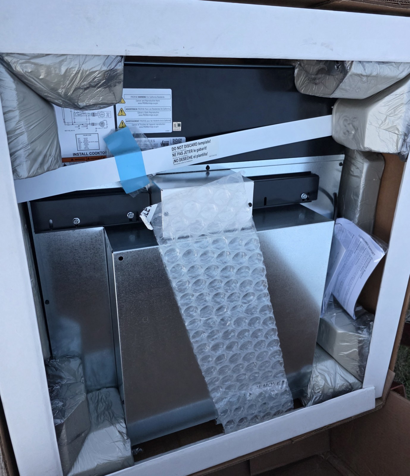 GE 36 in. Telescopic Downdraft System in Stainless Steel And Black UVD6361SPSS