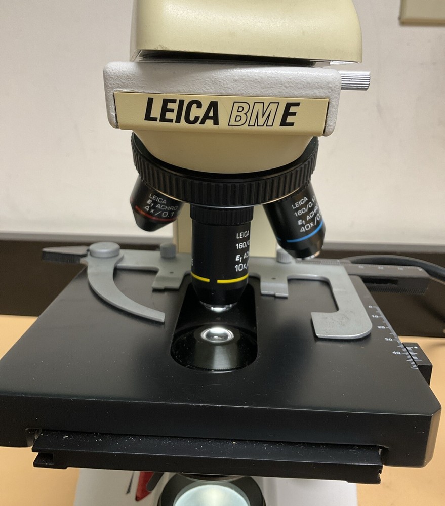 Leica BME Microscope 13395H1X with Objectives and Dust Cover