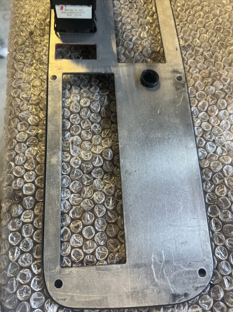 Peterbilt 587 Switch Panel | P/N S64-605