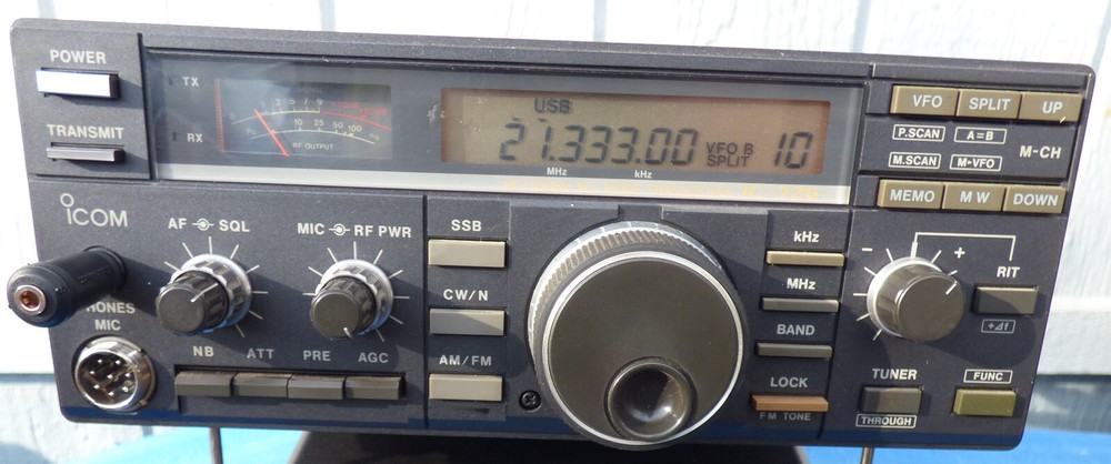 Icom IC-726 transciever w/external speaker