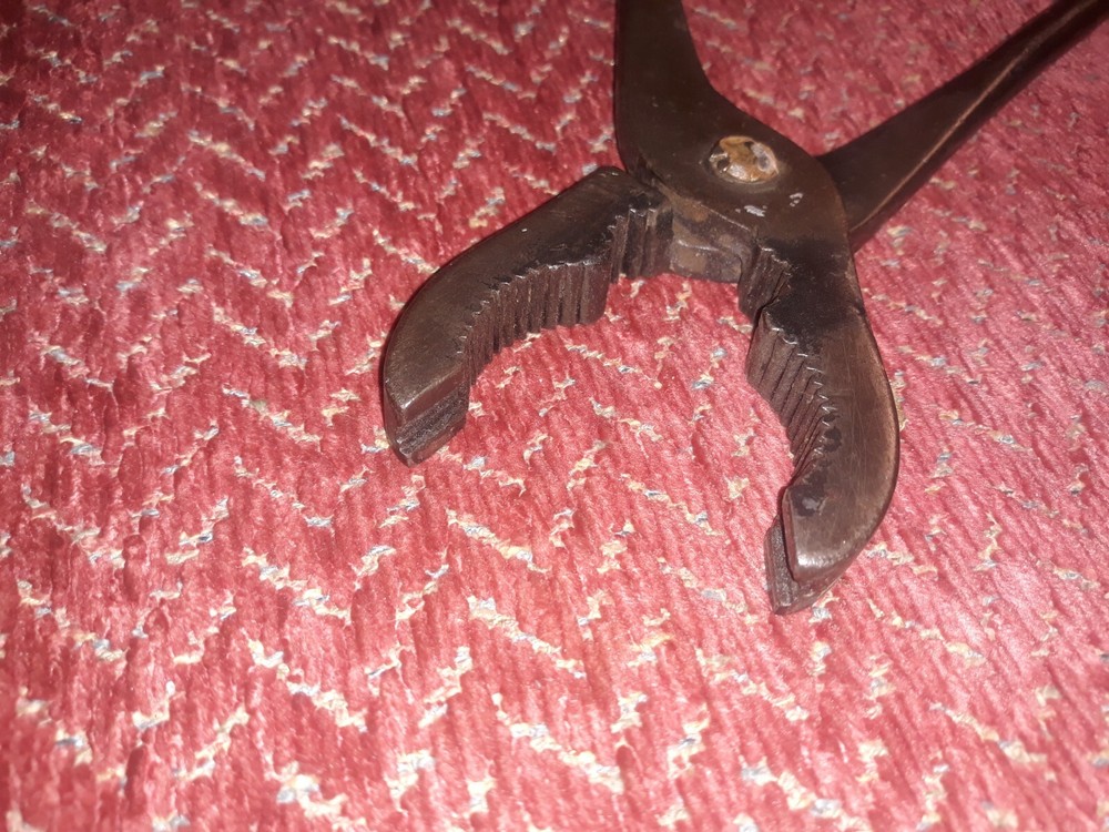 BLACKSMITHS TONGS 12 INCH