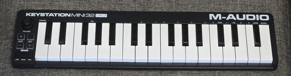 M-Audio KEYMINI32MK3 Keystation Mini 32 Mk3 Keyboard Controller (Open Box)
