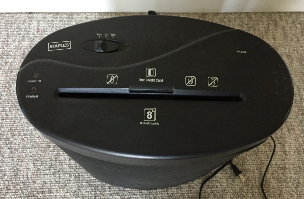 Staples SPL826X 8 Sheet Cross Cut Shredder