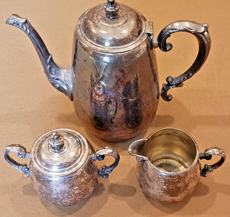 WM Rogers Silverplate Set Tea/Coffee Pot Creamer & Sugar Bowl with lid