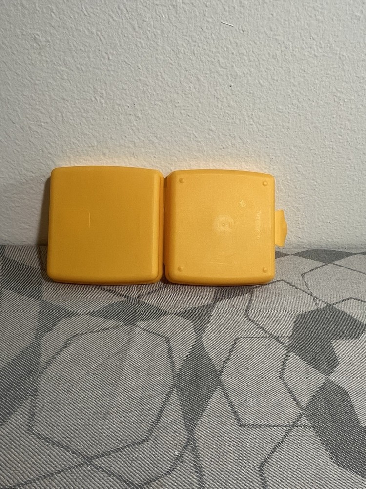 Tupperware Sandwich Keeper Orange