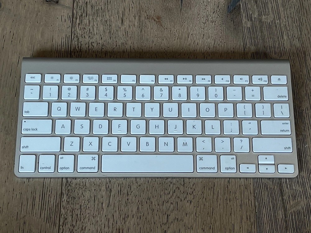 Apple A1314 / A1296 Wireless Keyboard + Magic Mouse - Bluetooth Mac Combo Set