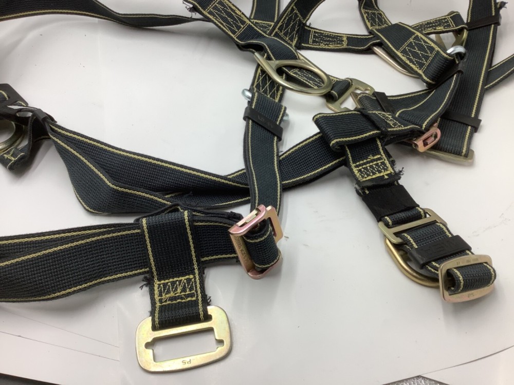 MSA Safety Harness Standard (130 to 310 lbs) Polyester Strap Black