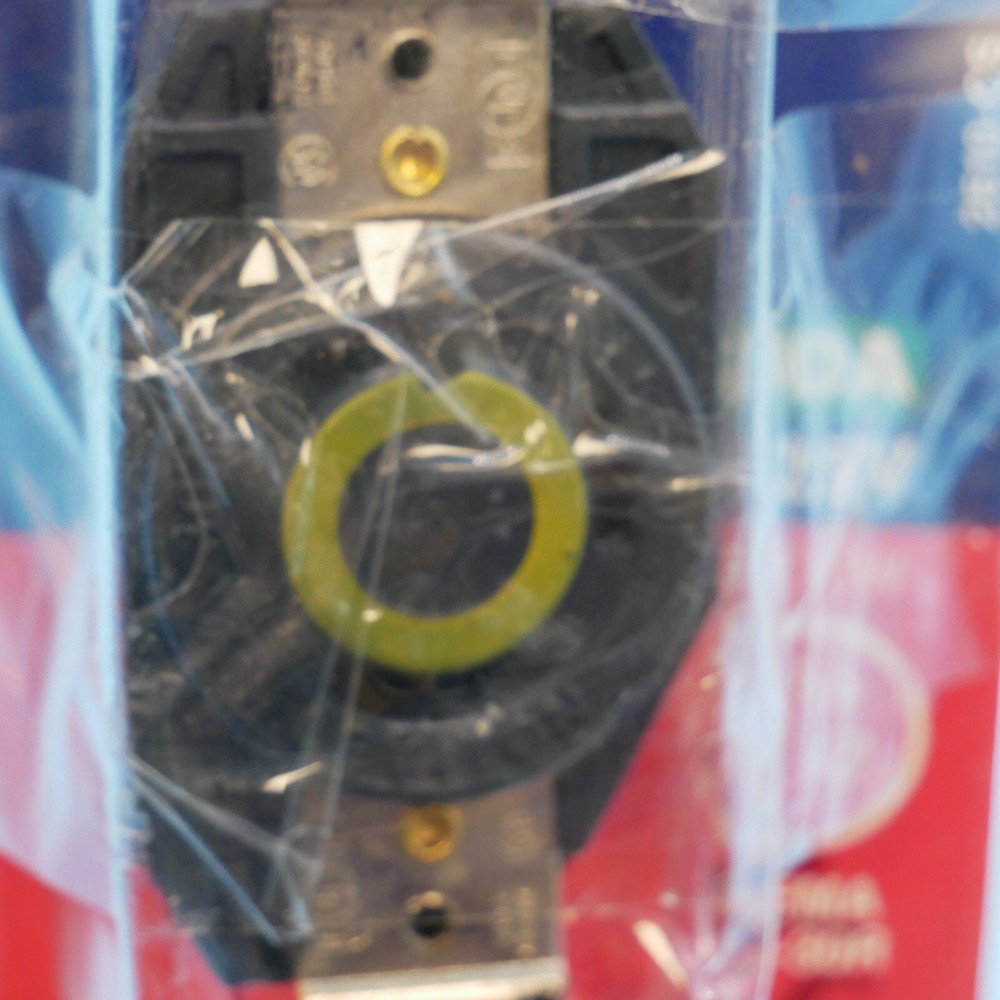 Leviton Locking Receptacle 2610-CS