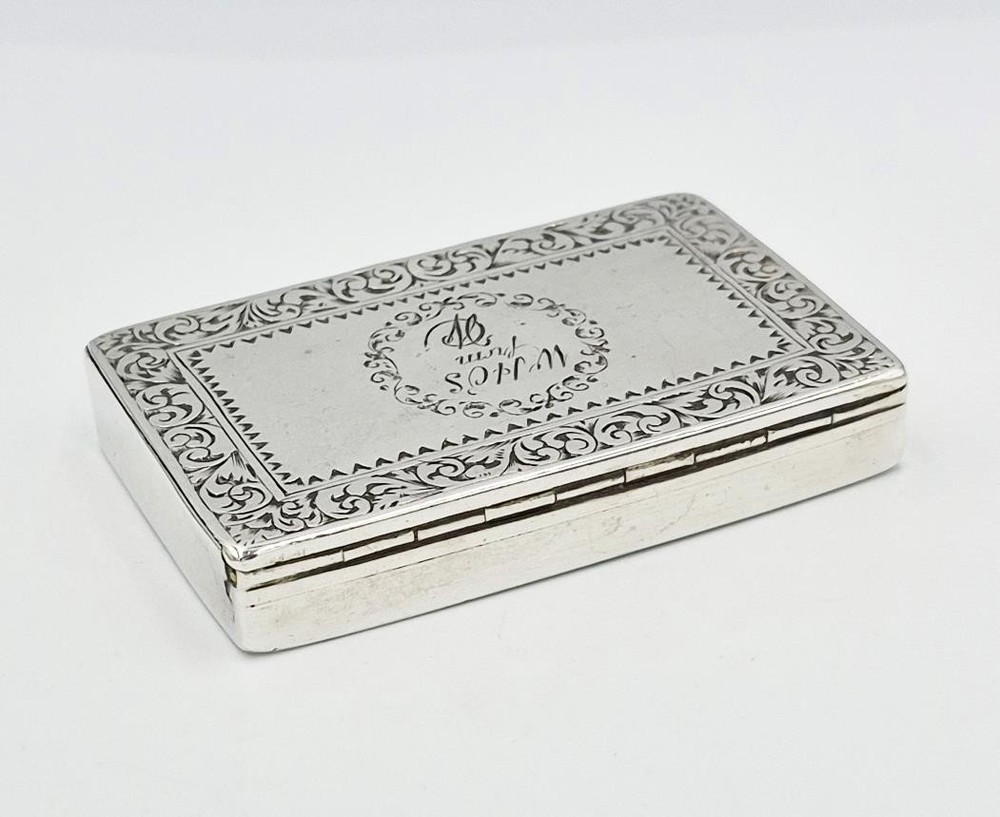 GEORGIAN SOLID SILVER ENGRAVED SNUFF BOX c1810