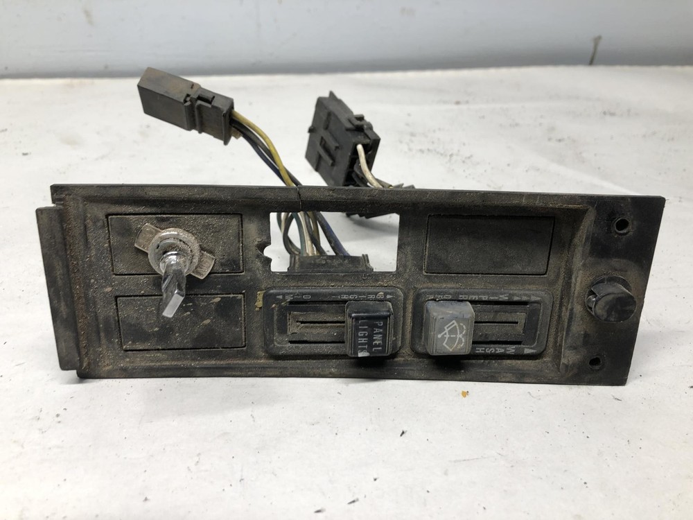 International 8100 SWITCH Dash Panel - Used
