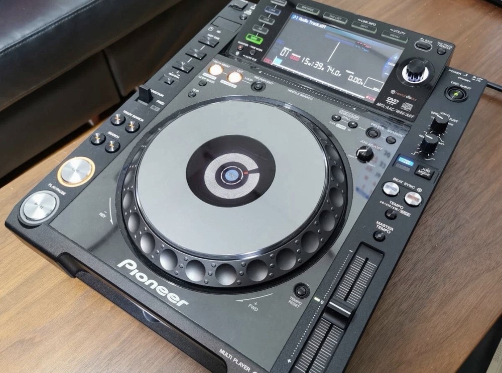 Pioneer CDJ-2000 Nexus With Flight Case