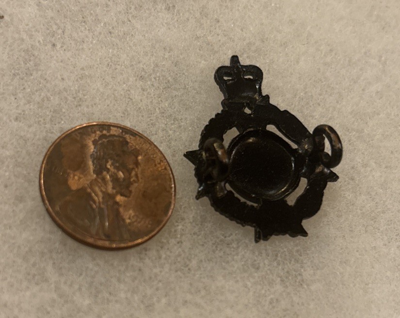 ORIGINAL CANADIAN CHAPLAIN SERVICE HAT (OR COLLAR?) BADGE ***
