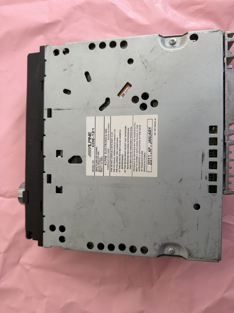 Alpine CDE-121 Car Stereo