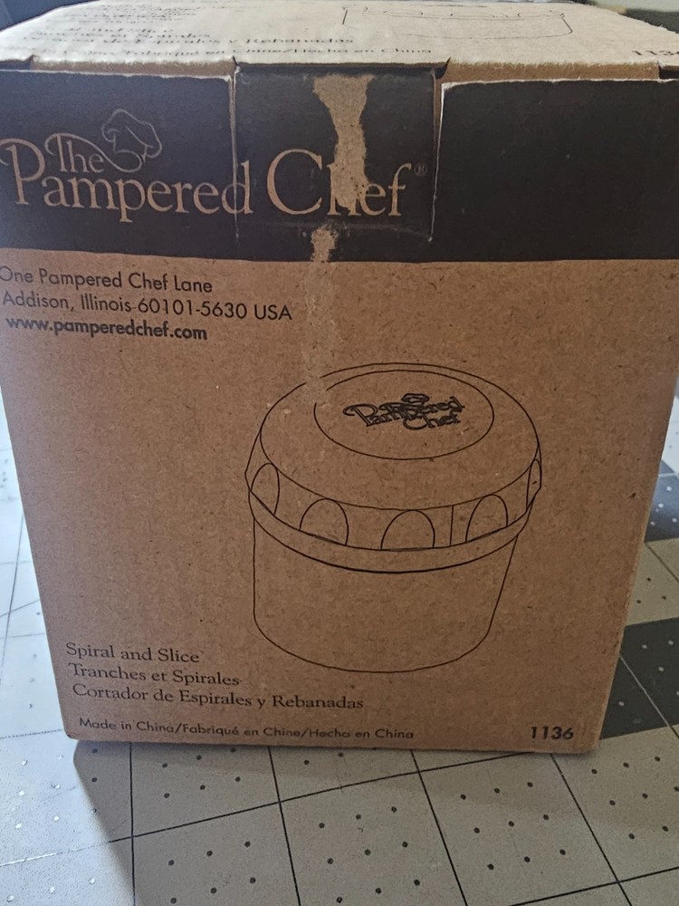 Pampered Chef measuring cup and chopper